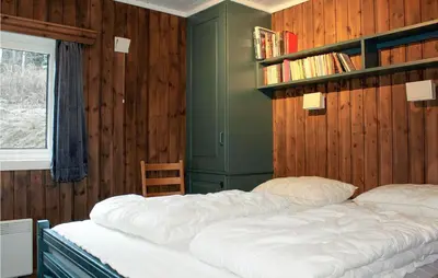 a bedroom with two beds and a book shelf at Stunning Apartment In Hemsedal in Hemsedal