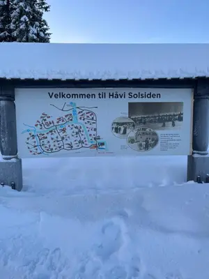 a sign in the snow next to a snow covered at Koselig hytte - Trysilfjellet ski in og ski out 4 soverom, 2 bad, badstue, fiber bredbånd og Elbillader in Trysil