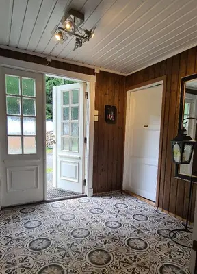 an empty room with a door and a tile floor at VILLA HASSELBAKKEN in Eidsvoll