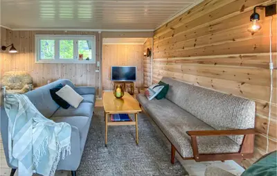 a living room with a couch and a table at Gorgeous Home In Lillehammer With Wifi in Lillehammer