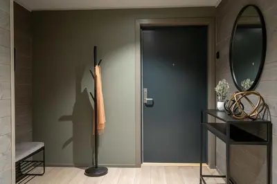 a hallway with a glass door and a mirror at Riddertunets luksuriøse in Beitostøl