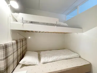 a small room with two bunk beds and a window at Actif 329 - apartment by Ål skisenter in Ål