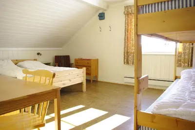 a bedroom with two bunk beds and a table at Svarteberg Drengestugu - cabin by Ål skisenter in Ål