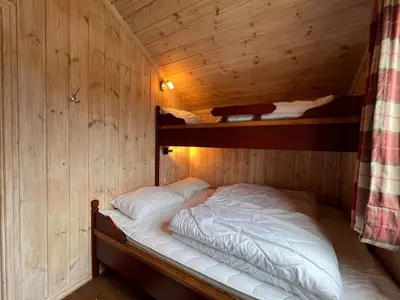 a bedroom with two bunk beds in a cabin at Stadionutsikten in Beitostøl
