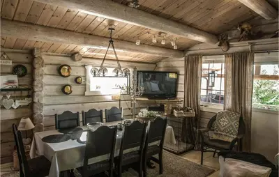 a dining room with a table and chairs and a tv at Stunning Home In Søre Osen in Midskogberget