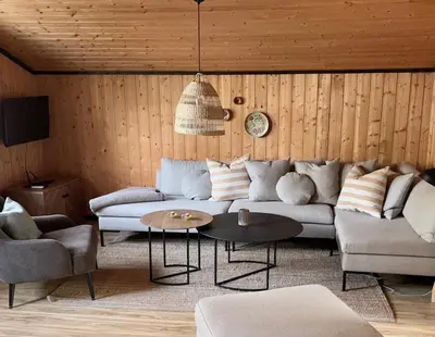 a living room with a couch and a table at Hytte nær Ål in Vass