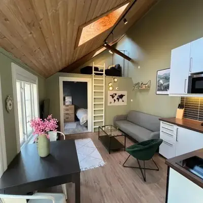 Cozy backyard apartment