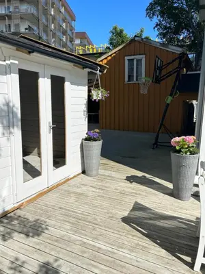 a patio with a basketball hoop and two flower pots at Sandstad, Lilleby i Trondheim in Trondheim